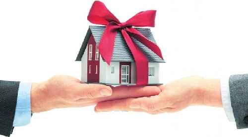Что лучше дарение или наследство на недвижимость